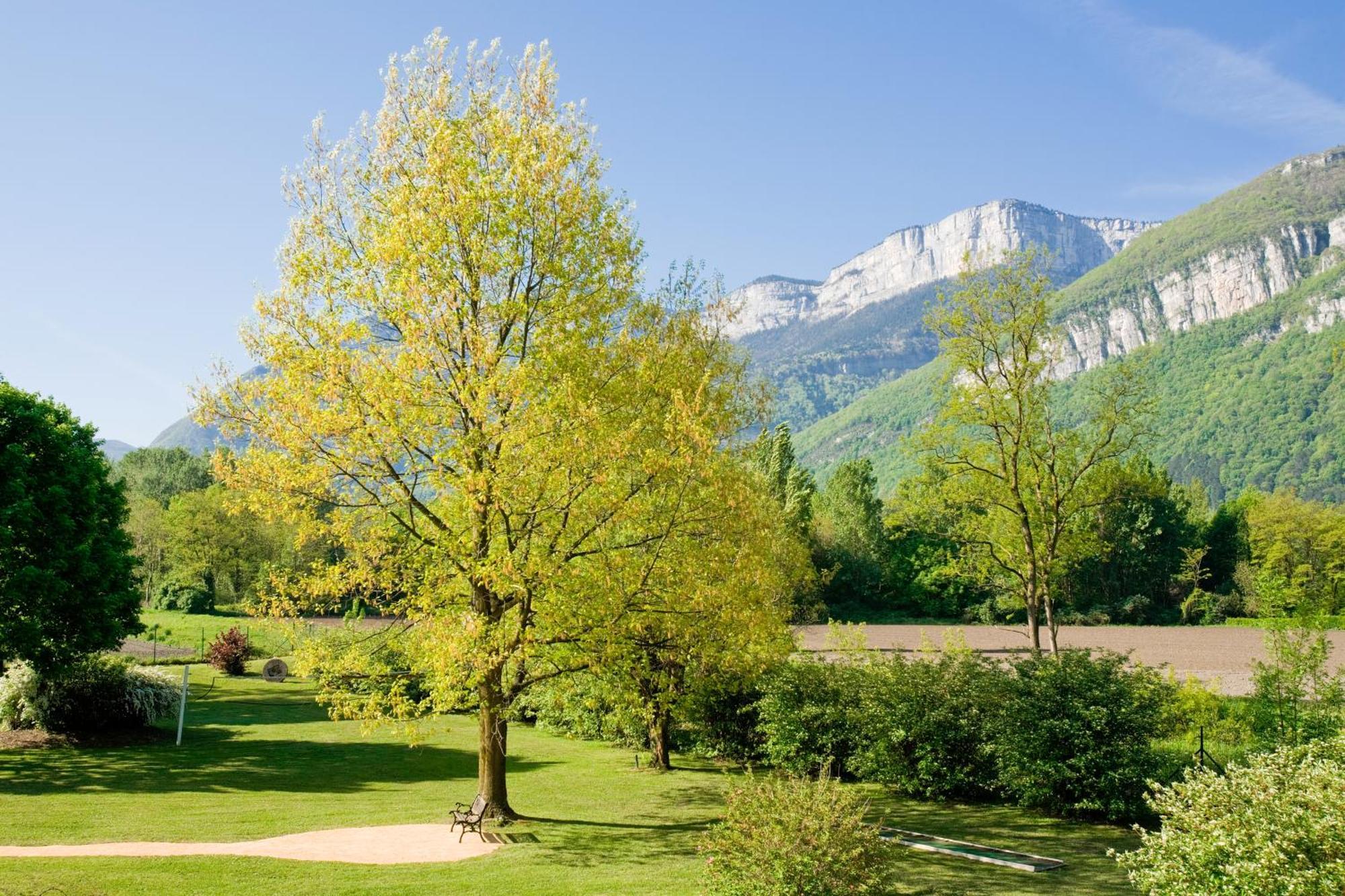 Novotel Grenoble Nord Вореп Экстерьер фото